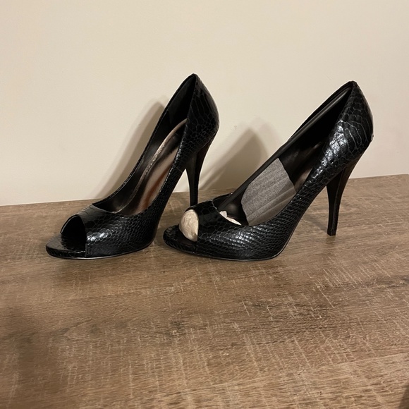 Women's size 9.5 DELICIOUS brand open toe heels. - Picture 2 of 2